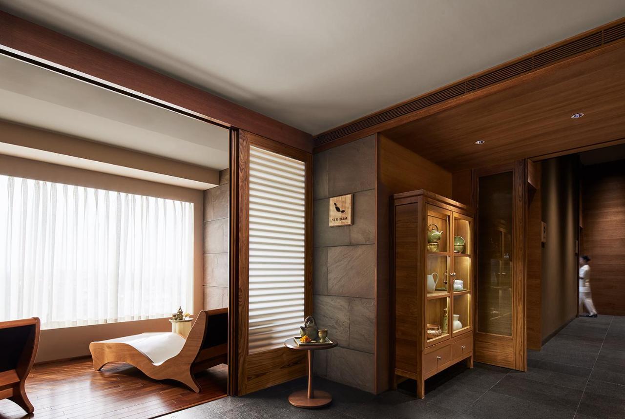 Taj City Centre New Town, Calcutta Buitenkant foto Interior of the hotel