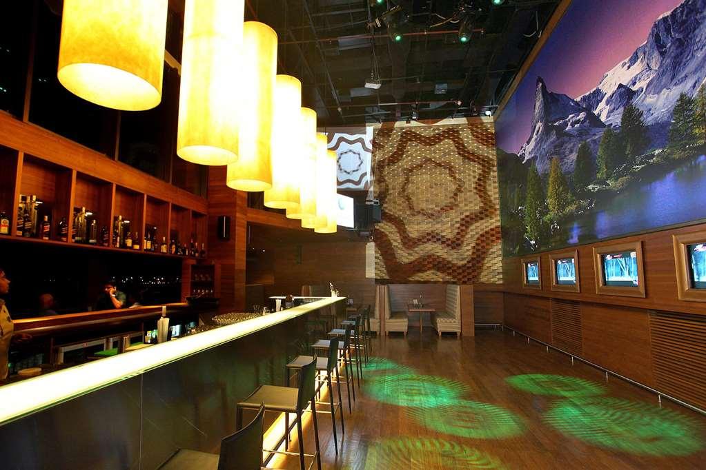 Taj City Centre New Town, Calcutta Restaurant foto The bar at the 2008 Olympics