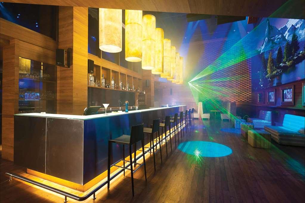Taj City Centre New Town, Calcutta Restaurant foto The bar at the nightclub