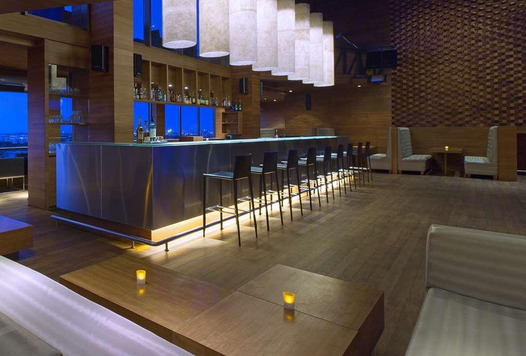 Taj City Centre New Town, Calcutta Restaurant foto The bar at the lounge